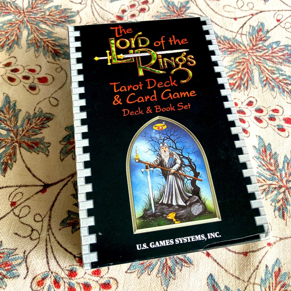 Lord of the rings tarot deck, book and spread mat.